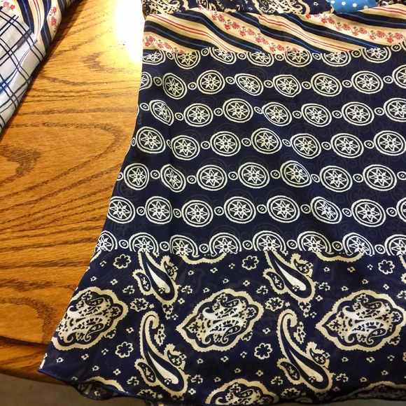 *NWT* Women's sheer flare sleeved tunic. - Picture 4 of 6